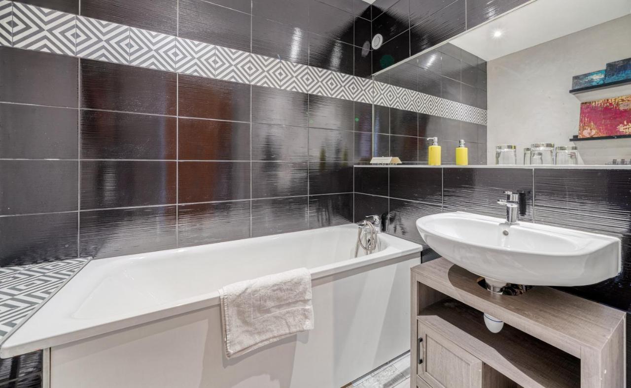 Logis Hotel Maison Carree Restaurant O Carre Dart Méréville Εξωτερικό φωτογραφία