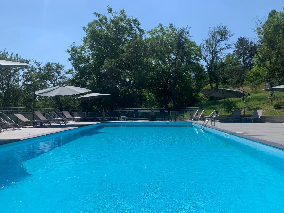 Logis Hotel Maison Carree Restaurant O Carre Dart Méréville Εξωτερικό φωτογραφία