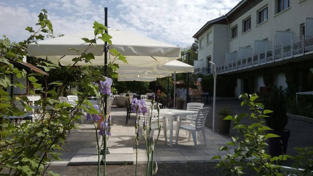 Logis Hotel Maison Carree Restaurant O Carre Dart Méréville Εξωτερικό φωτογραφία