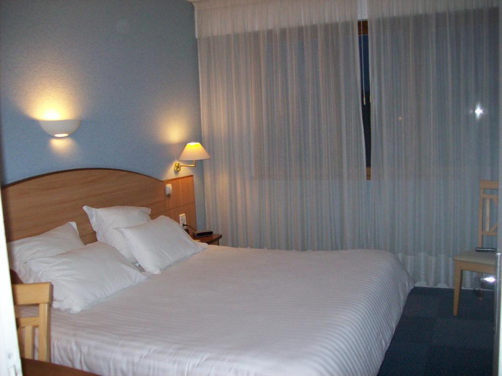 Logis Hotel Maison Carree Restaurant O Carre Dart Méréville Εξωτερικό φωτογραφία