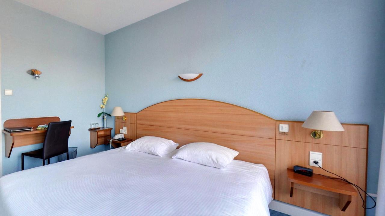 Logis Hotel Maison Carree Restaurant O Carre Dart Méréville Εξωτερικό φωτογραφία