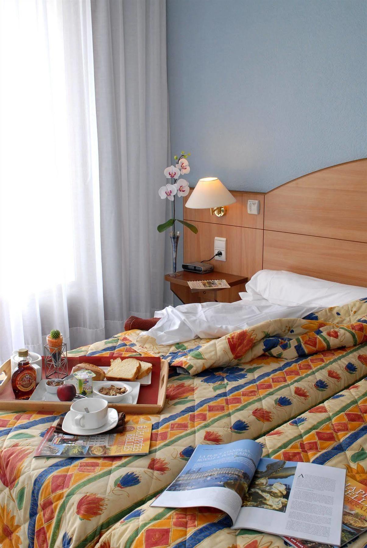 Logis Hotel Maison Carree Restaurant O Carre Dart Méréville Εξωτερικό φωτογραφία
