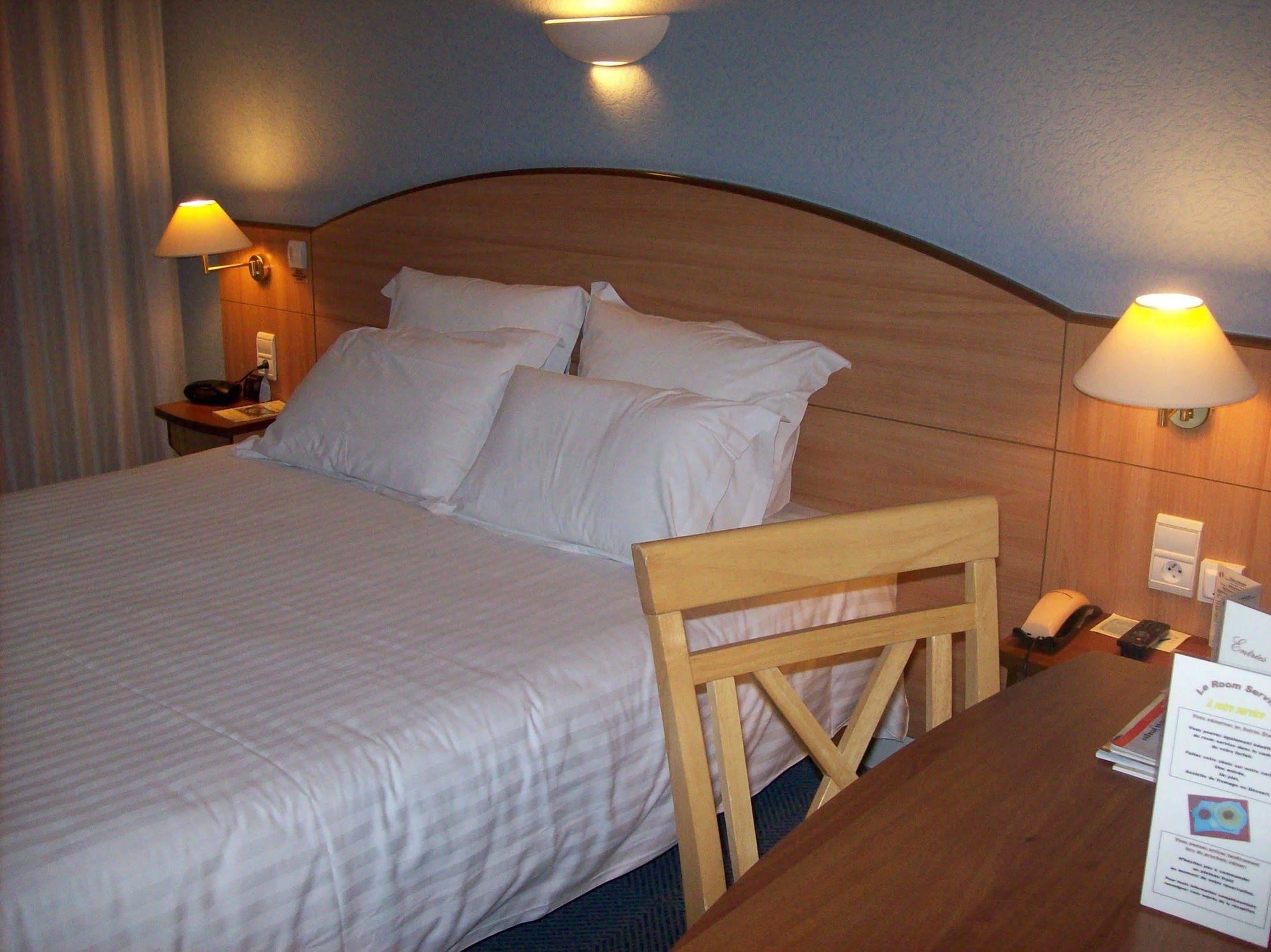 Logis Hotel Maison Carree Restaurant O Carre Dart Méréville Εξωτερικό φωτογραφία